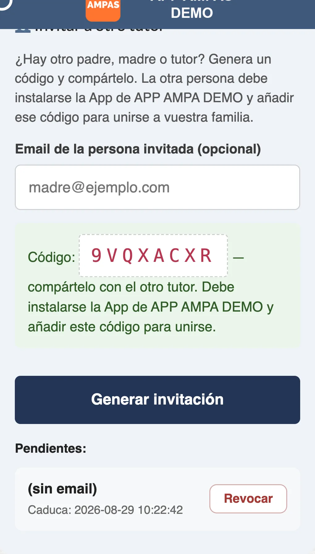 Pantalla de la App para invitar al otro tutor: un código de ocho caracteres para compartir, con la explicación de que la otra persona debe instalarse la App y añadir ese código para unirse a la misma familia.